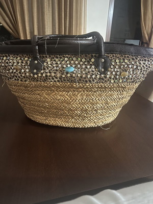 Beach bag handmade, like new, straw with embroidered fabric and stones