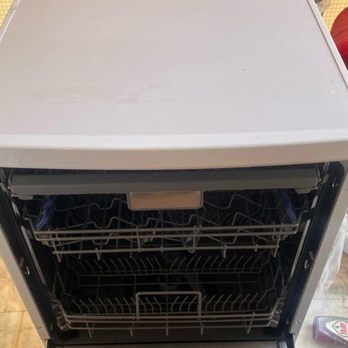 DeLonghi dishwasher like new DDW60W20 / DDW60S20
