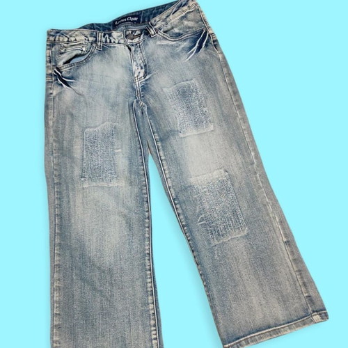 00s capri jeans with tribal details in excellent condition size S