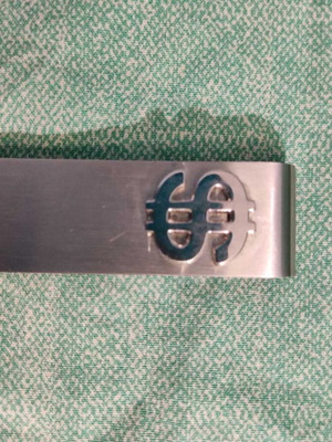 Metal money clip like new, silver color