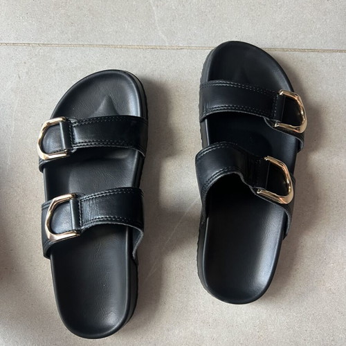 Solecia flat sandals size 37.5 like new, black