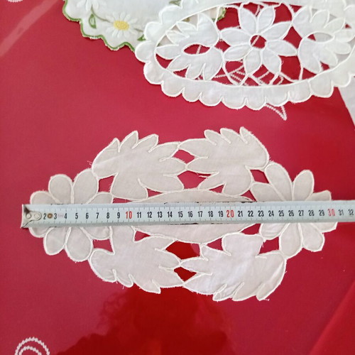 Set of 6 vintage tray and decoration doilies like new