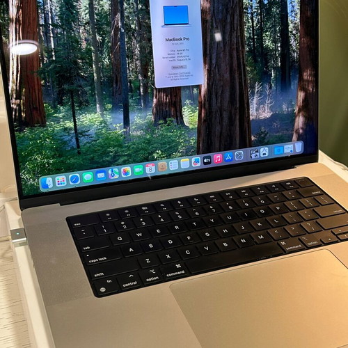MacBook Pro 16" (2021) like new with M1 Pro, 16GB RAM, 512GB, English keyboard