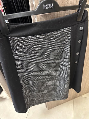 Skirt used in very good condition, sizes S and M