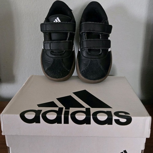 Adidas boys' shoes size 21 like new