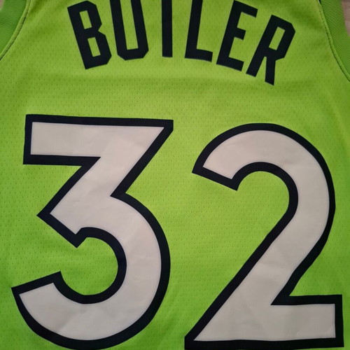 Minnesota Timberwolves Jersey #32 Butler like new, men's size M