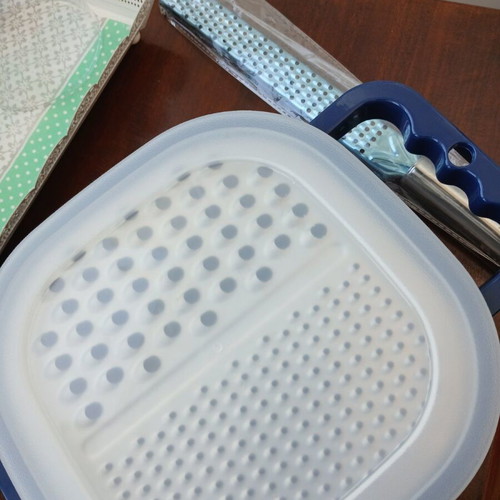 Set of 2 kitchen graters with container and zester, new