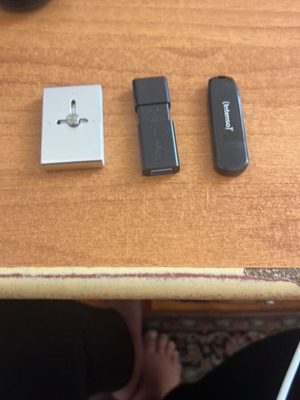 USB flash drives like new, pack of 3, 16GB and 32GB