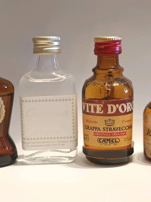 Mini grappa like new, pack of 4 sealed miniatures