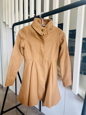 Camel Trench Coat like new, tailored classic fit