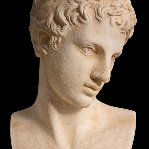 Marathon Runner Bust adolescent like new, white