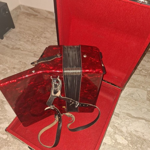 Weltmeister Stella accordion with 32 bass buttons
