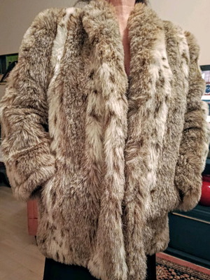 Statement Vintage faux fur coat like new, gray and beige