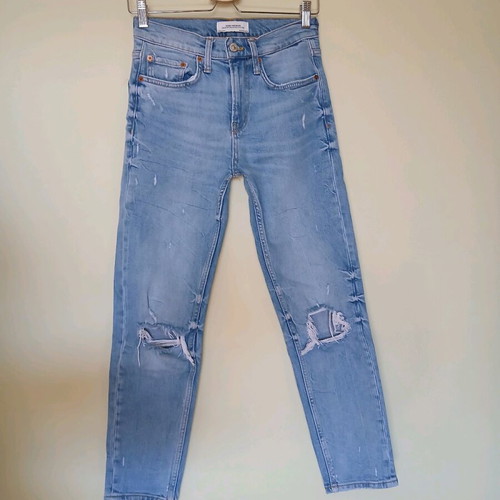 Zara Jeans High Waist With Rips Mom Fit No32 Like New