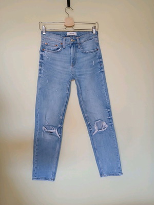 Zara Jeans High Waist With Rips Mom Fit No32 Like New