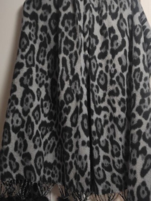 Scarf with ponpon like new, black and grey