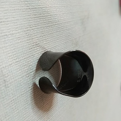 Ring black stainless steel, like new, openable