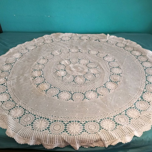 Handmade crochet round tablecloth 1.5 meter like new