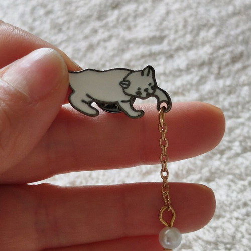 Cat brooch like new, white and gold-colored