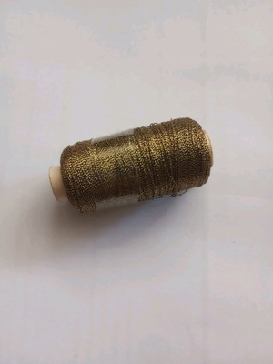 Bronze thread like new, missing very little