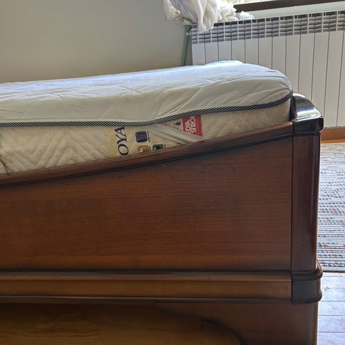 Kourtis Bedroom Furniture Set like new, solid wood vintage style
