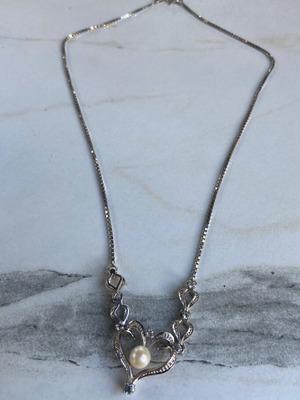 Necklace 18K white gold with diamonds and pearl, like new