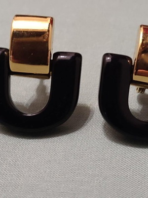 Vintage Monet earrings like new, clip-on, black and gold