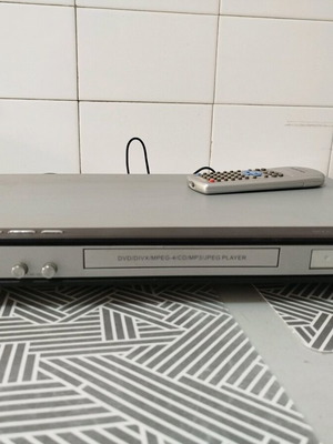 DVD DVX-600B like new, DVD/DIVX/MPEG-4/CD/MP3/JPEG player