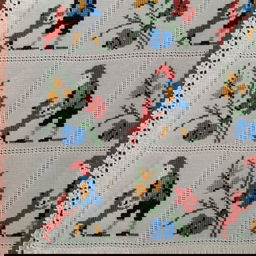 Σετ 2 κεντημένα καρέ σταυροβελονιάς με χειροποίητη πλεκτή δαντέλα, καινούργια