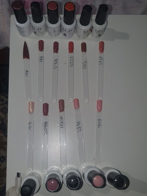 Set of 11 Gelitup gel nail polishes like new