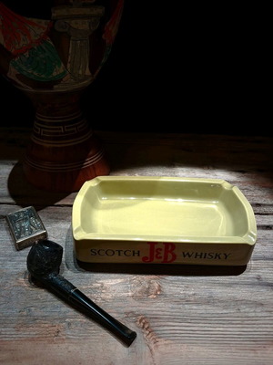 Колекционерска керамична пепелник J&B Scotch Whisky Wade England нов