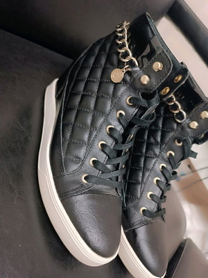 Guess heeled boots like new, black
