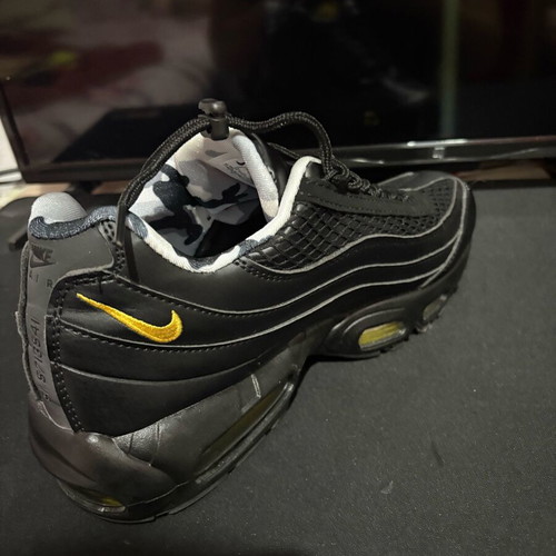 Nike sneakers new black with yellow details size 43