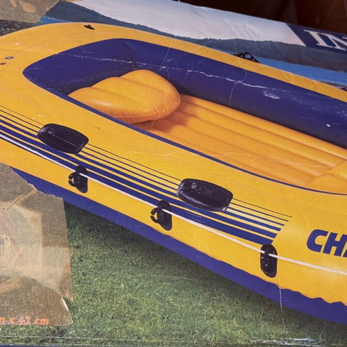 Intel Challenger inflatable boat like new with oars and pump