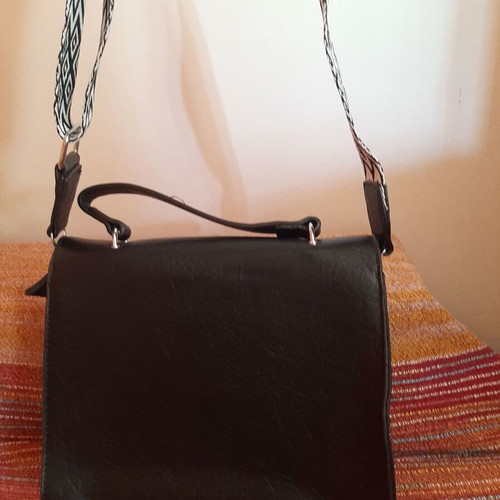 Black shoulder bag like new with detachable black and white strap