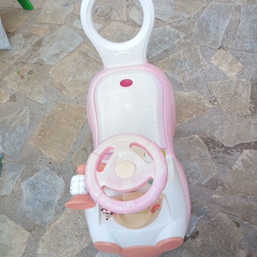 Baby pink ride on car used, slight sun fading