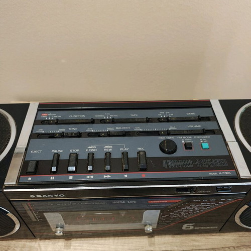 Sanyo M7740l Mini Boombox used, radio cassette working