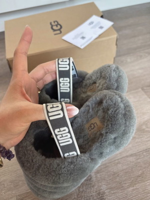Ugg Fluff Yeah Slides Size 37 Like New, Grey