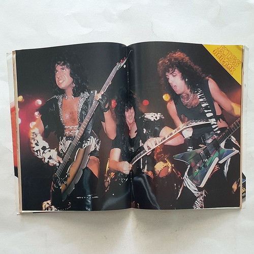 Pop & Rock 80 magazine used with Kiss poster 1984