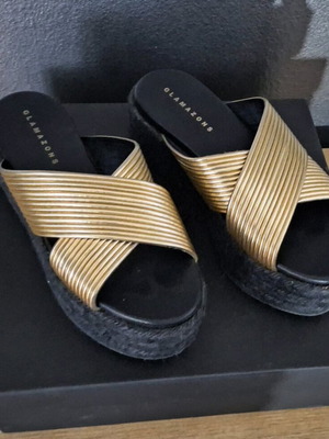 Glamazons women's platform shoes like new, black and gold