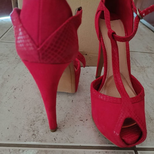 Coral high heels used in excellent condition size 36