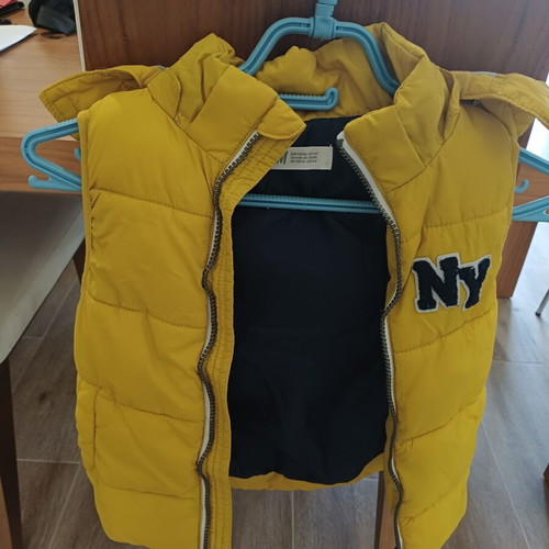 H&M sleeveless children's jacket used, size 110 cm, yellow