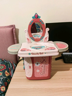 Beauty set boudoir for girls used