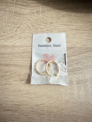 Earrings in gold color new