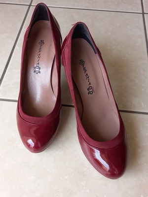 Stefania patent leather shoes burgundy new, size 39