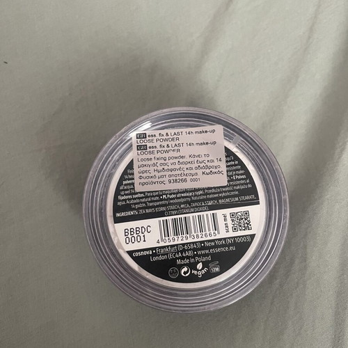 Essence Fix & Last Loose Powder like new, matte, waterproof