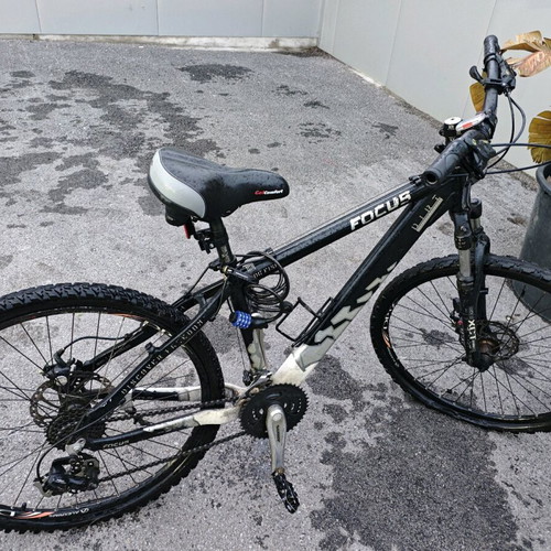 Mountain bicycle like new, disc brakes, 27 inch, men's