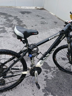 Mountain bicycle like new, disc brakes, 27 inch, men's