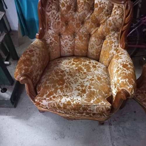 Classic Louis Style Living Room Set like new