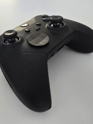 Xbox Elite Series 2 χειριστήριο σαν καινούργιο με θήκη και αξεσουάρ